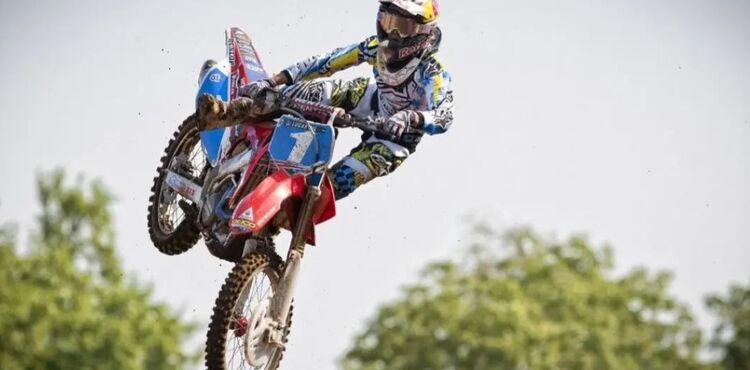 Neslyšící motokrosová závodnice a kaskadérka Ashley Fiolek