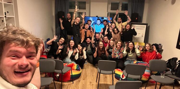 Duha pro neslyšící – bezpečný prostor pro neslyšící a nedoslýchavé queer lidi a jejich spojence