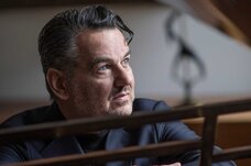Nizozemský umělec přetváří zkušenost se ztrátou sluchu do skladeb