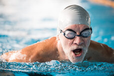 Kochleární implantáty, které téměř nejsou vidět?