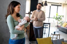 Každý jinak, oba naplno. Jak rodiče dítěte se sluchovým postižením zvládají náročnou situaci?