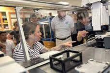 Lidé jsou překvapeni, že má neslyšící žena doktorát z patologie